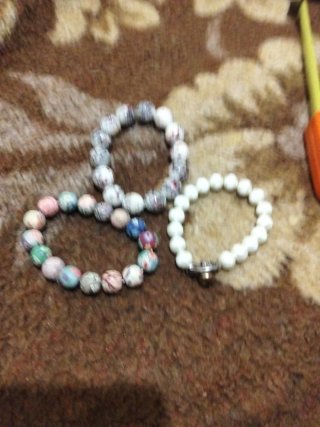 Set de 3 Pulseras de Cuentas.una de pertegaz