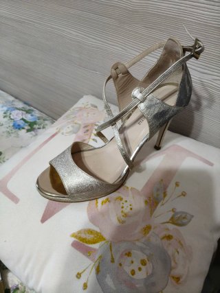 Sandalias de vestir doradas GLORIA ORTIZ