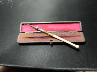 Tiralíneas Antiguo con Estuche