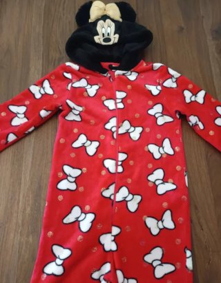Pijama Enterizo Minnie Mouse, talla 8-9 años.