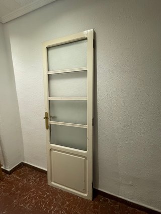 Puerta de Madera de Mobila con Cristales.