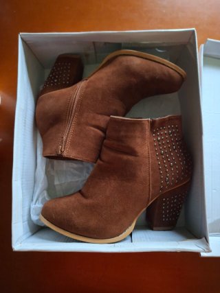 Botines Venca Marrones con Tachuelas
