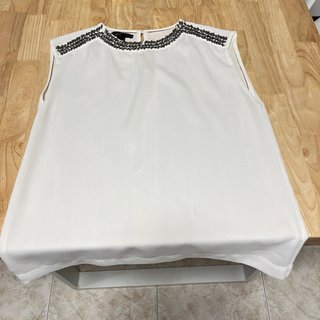 Blusa Blanca con Detalle en el Cuello