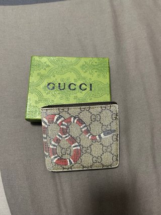 Cartera Gucci con estampado de serpiente