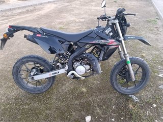 Moto Rieju MRT Supermoto Negra. Rieju MRT de 50 cc