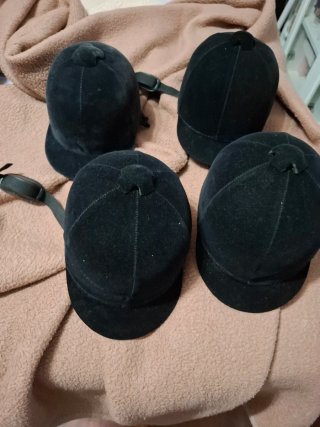 Set de 4 Cascos de Montar Negros