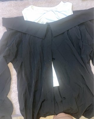 Camisa Negra con Cuello Blanco