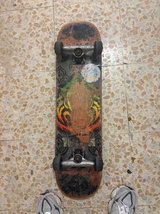Skate con diseño gráfico