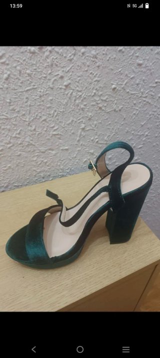 Sandalias de tacón de terciopelo verdes