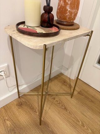 Mesa auxiliar o mesita de noche de mármol