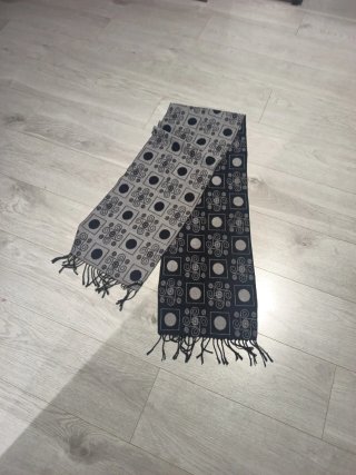 Bufanda Estampada Negra y Gris