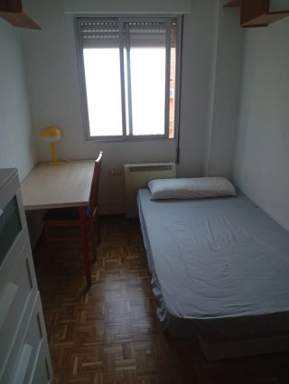 Se alquila habitacion