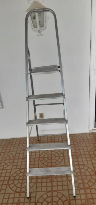 Escalera de Aluminio de 5 Peldaños