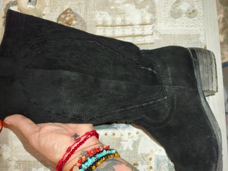 Botas Negras de Ante Bordadas