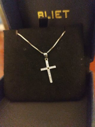 Crucifijo de plata con cadena veneciana