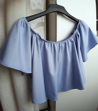 Top de volante azul claro. Muy bonito y original.