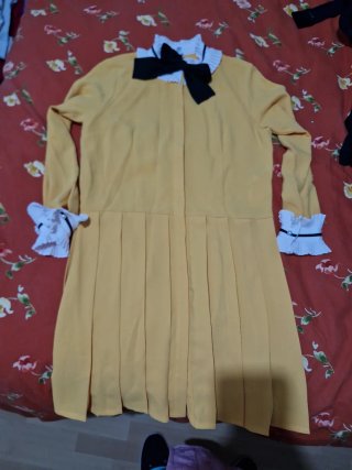 Vestido Amarillo con Cuello y Puños Blancos