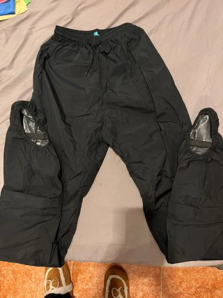 Pack Pantalón Impermeable Negro + Guantes de moto