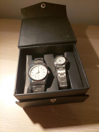 Set de 2 Relojes Plateados.