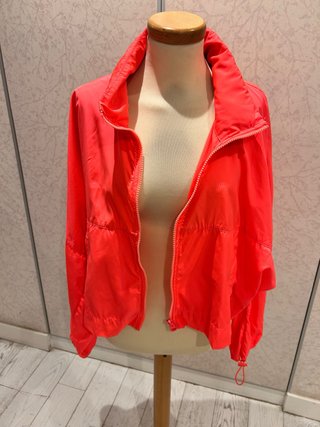 Cazadora deportiva rosa
