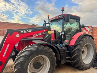 Tractor McCormick X7.680 con Pala MP 140