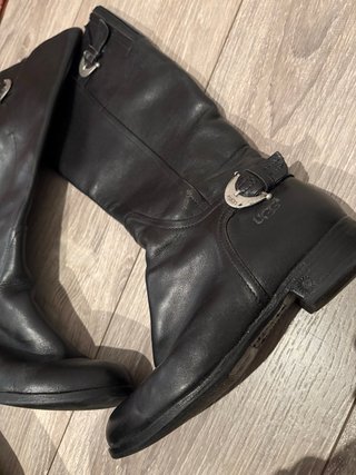 Botas Altas UGG de Piel Negras