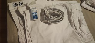 Kimonos de Judo 190 cm 150 cm 130 cm  10 €  y 15€
