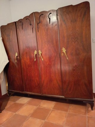Armario Antiguo de Madera