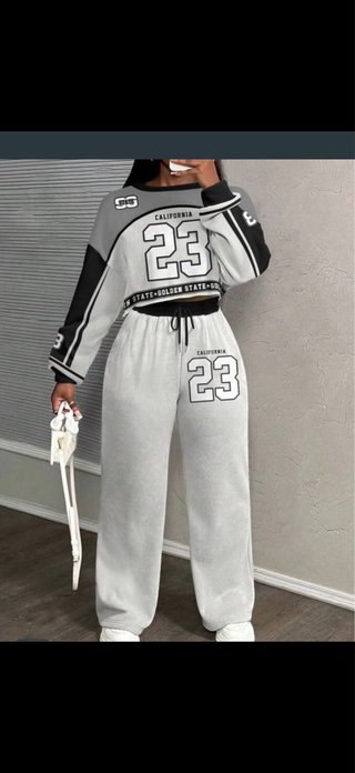 Conjunto Sudadera Corta y Pantalón Ancho