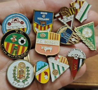 Lote de 12 Pins de Equipos de Fútbol Catalanes