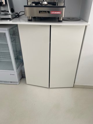 Mueble bajo cafetero blanco de madera, no se envia