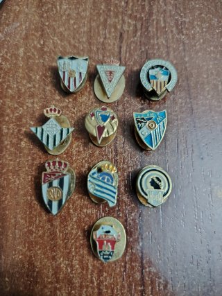 Colección de 10 Insignias de Fútbol Español