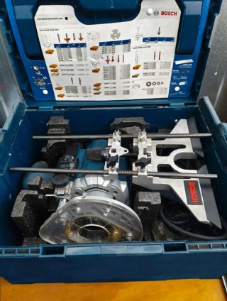 Fresadora Bosch GOF 1250 LCE Profesional