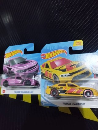 2 Coches Hot Wheels Dodge Charger