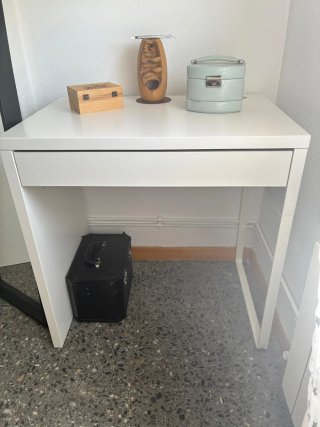 Mesita Blanca con Cajón