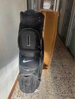 Bolsa de Golf Nike Negra muy bien cuidada.
