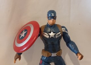 Figura Capitán América con Escudo
