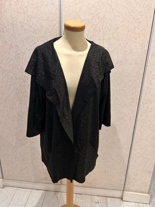 Chaqueta Negra con Acabado Brillante