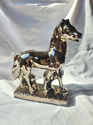 Figura de Caballo en Porcelana Plateada