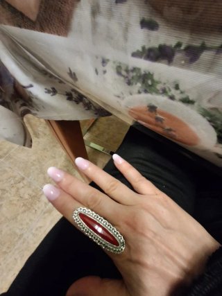 Anillo Vintage Plateado con Piedra Roj. Talla: 7.5