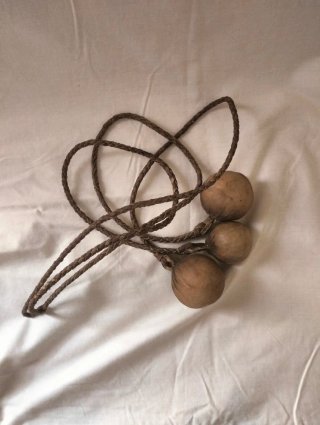 Instrumento Artesanal de Bolas de Madera