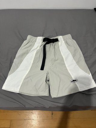 Pantalón corto Corteiz gris y blanco Talla S