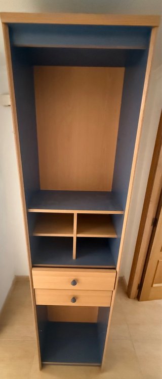 Estantería de Madera con Cajones