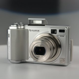 Fujifilm Finepix E550 Super CCD [y 512MB xD card]