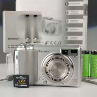 Fujifilm Finepix E550 Super CCD [y 512MB xD card]