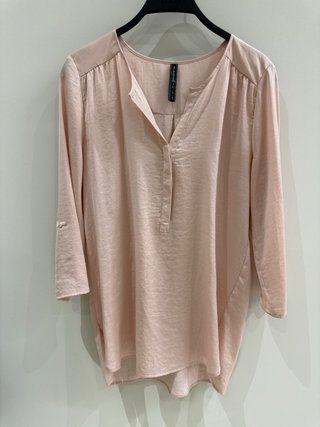 Blusa de satén rosa Stradivarius