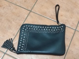 Bolso mano / Clutch negro tachuelas y estrellas