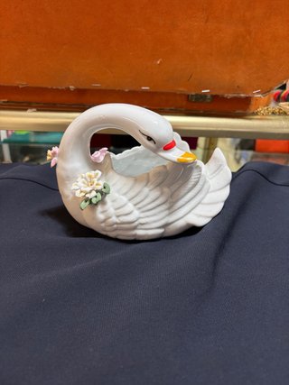 Joyero de Porcelana con Forma de Cisne