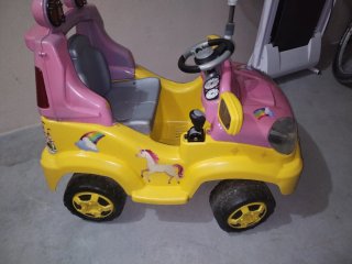 Coche eléctrico infantil con diseño de unicornio