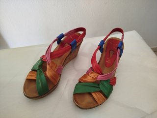 Sandalias de cuña Ixi multicolor